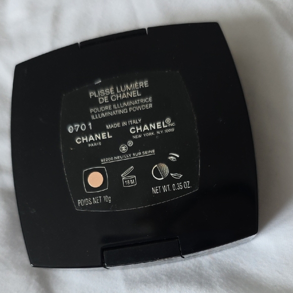 CHANEL Illuminating Powder Compact with Logo - Picture 2 of 4